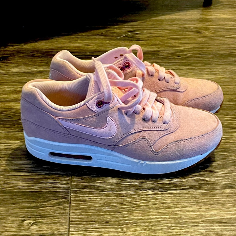 Nike Women's Pink Sneakers